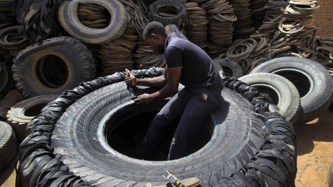 South Sudan craftsmen convert tires into cheap shoes Varieties